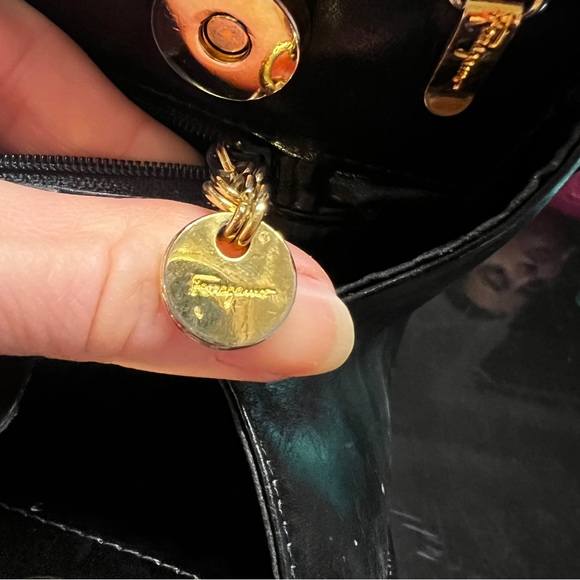 💯 Authentic Salvatore Ferragamo Gancini Vintage Leather Shoulder Bag - Picture 12 of 14